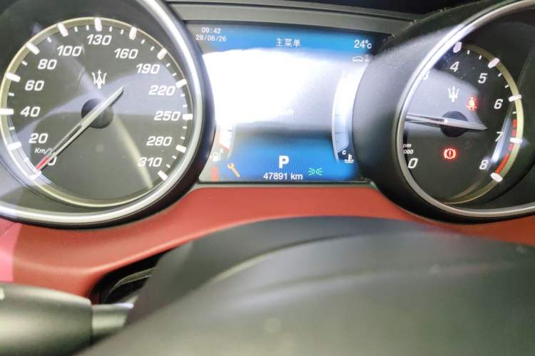 Used Maserati Levante 2016 3.0T Standard Edition Odometer Close Up