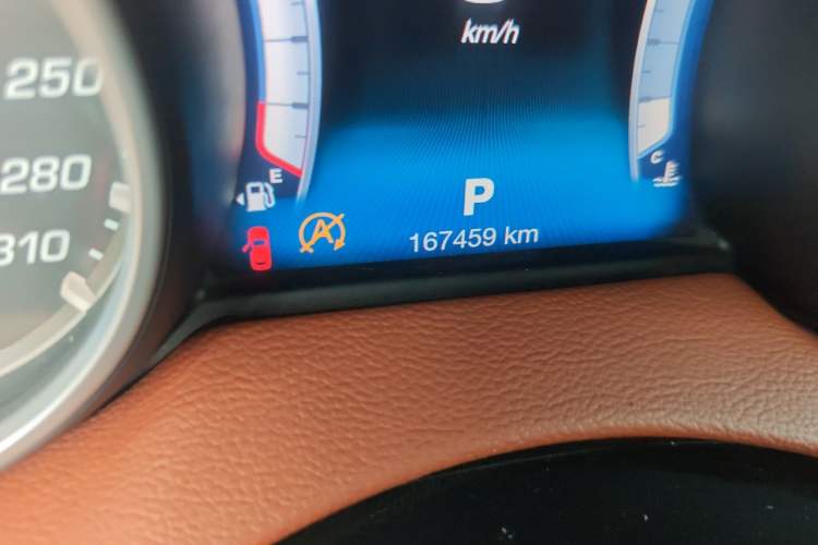 Used Maserati Levante 2016 3.0T Standard Edition Odometer Close Up