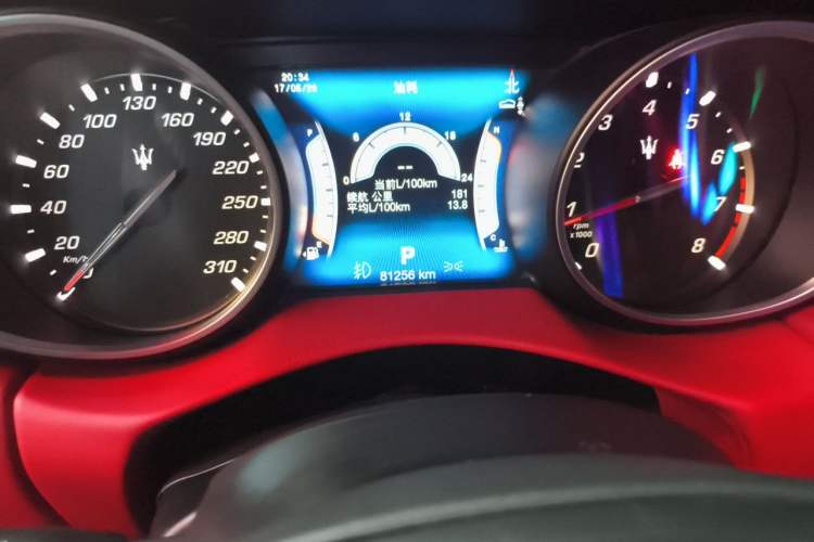 Used Maserati Levante 2016 3.0T Standard Edition Odometer Close Up