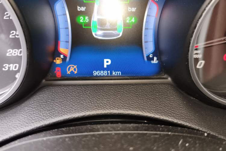 Used Maserati Levante 2016 3.0T Standard Edition Odometer Close Up