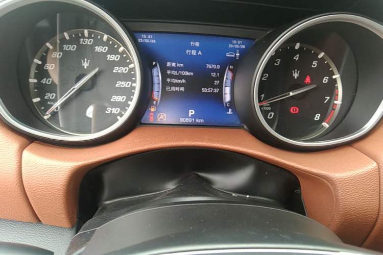 Used Maserati Levante 2016 3.0T Standard Edition Odometer Close Up