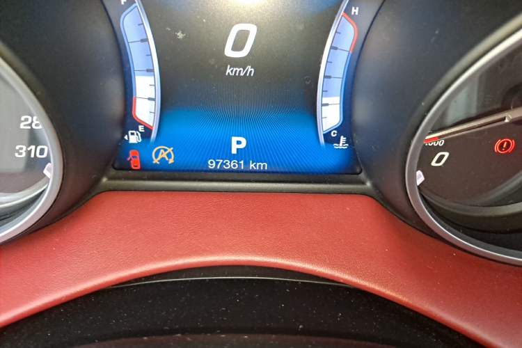 Used Maserati Levante 2016 3.0T Standard Edition Odometer Close Up