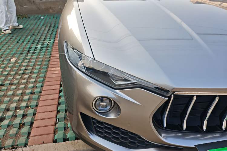 Used Maserati Levante 2016 3.0T Standard Edition Right Front Headlight