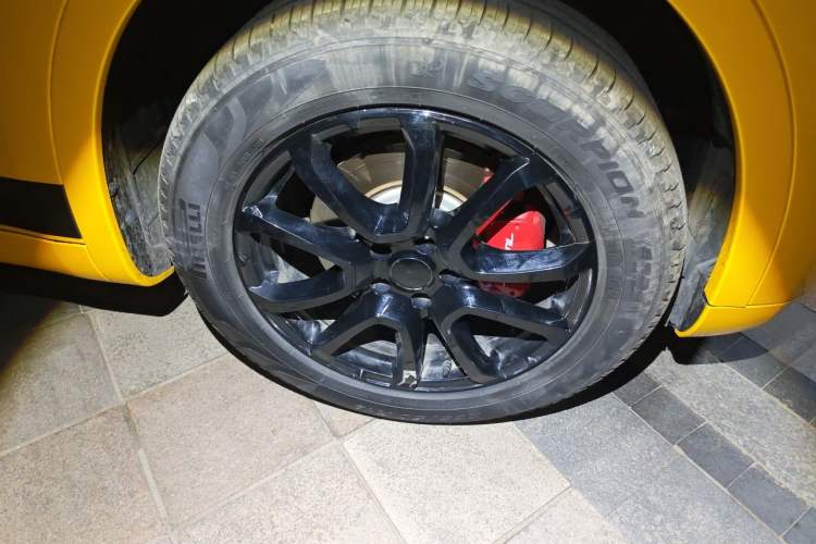 Used Maserati Levante 2016 3.0T Standard Edition Right Front Wheel Hub