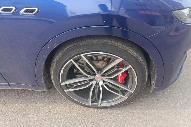 Used Maserati Levante 2016 3.0T S Standard Model Right Front Wheel Hub
