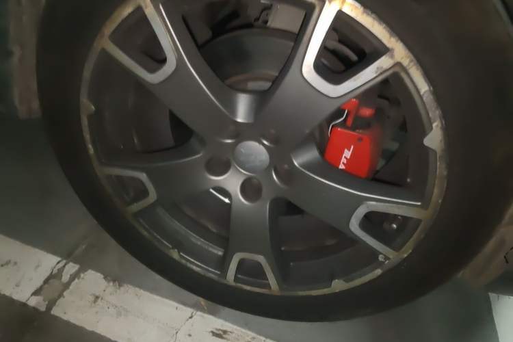 Used Maserati Levante 2016 3.0T Standard Edition Right Front Wheel Hub