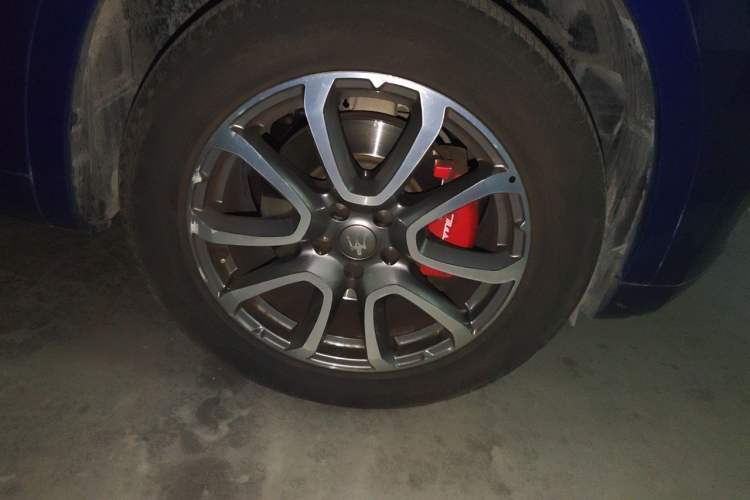 Used Maserati Levante 2016 3.0T Standard Edition Right Front Wheel Hub