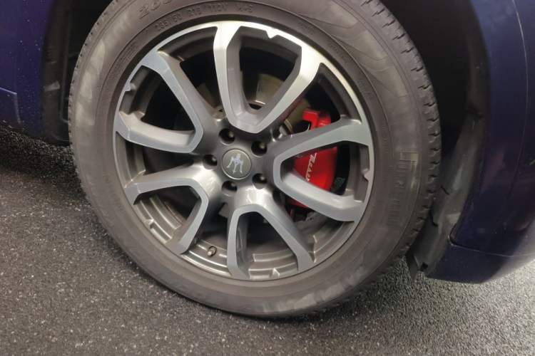 Used Maserati Levante 2016 3.0T Standard Edition Right Front Wheel Hub