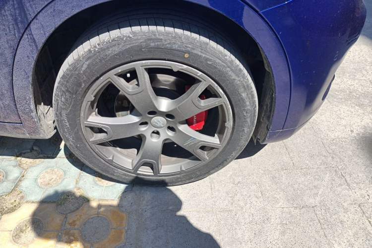Used Maserati Levante 2016 3.0T Standard Edition Right Front Wheel Hub