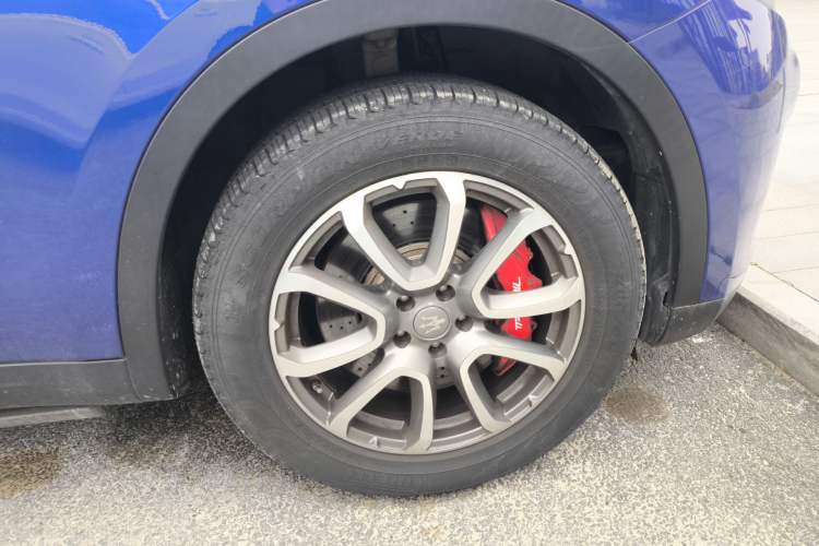 Used Maserati Levante 2016 3.0T S Standard Model Right Front Wheel Hub