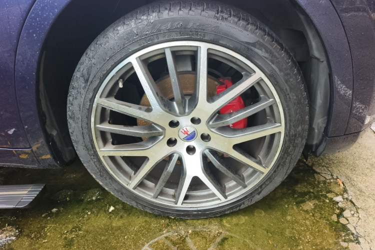 Used Maserati Levante 2016 3.0T Standard Edition Right Front Wheel Hub