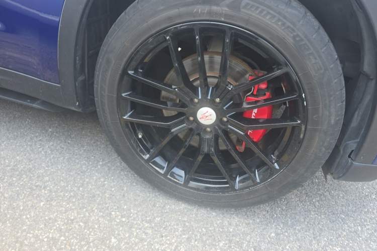 Used Maserati Levante 2016 3.0T Standard Edition Right Front Wheel Hub