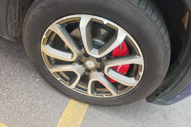 Used Maserati Levante 2016 3.0T Standard Edition Right Front Wheel Hub