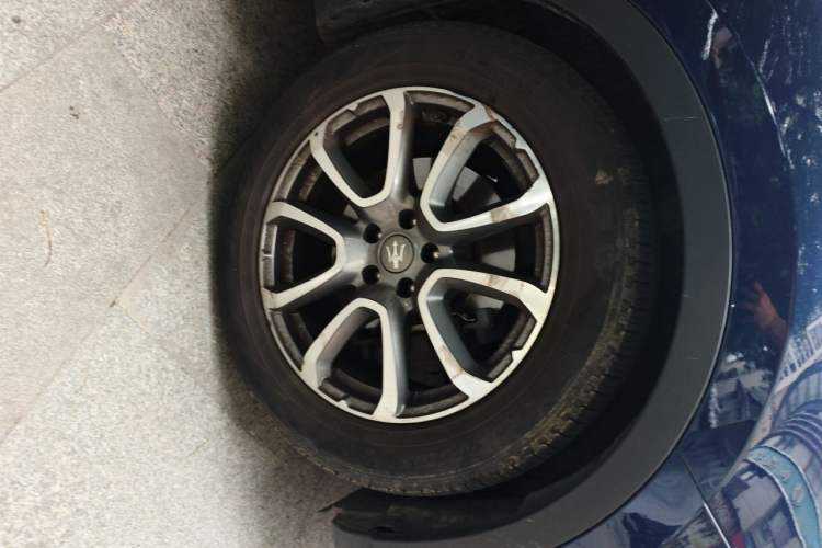 Used Maserati Levante 2016 3.0T Standard Edition Right Front Wheel Hub