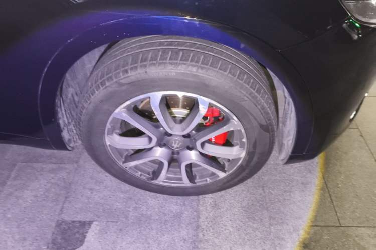 Used Maserati Levante 2016 3.0T Standard Edition Right Front Wheel Hub