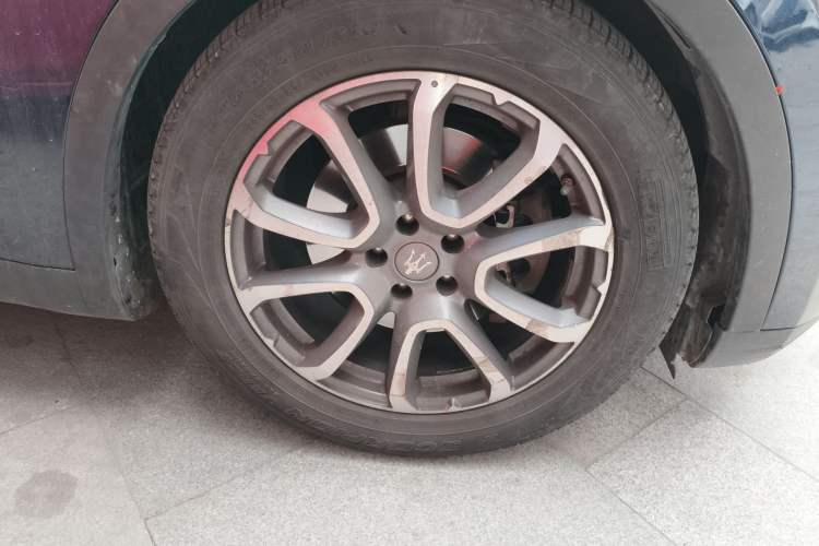 Used Maserati Levante 2016 3.0T Standard Edition Right Front Wheel Hub