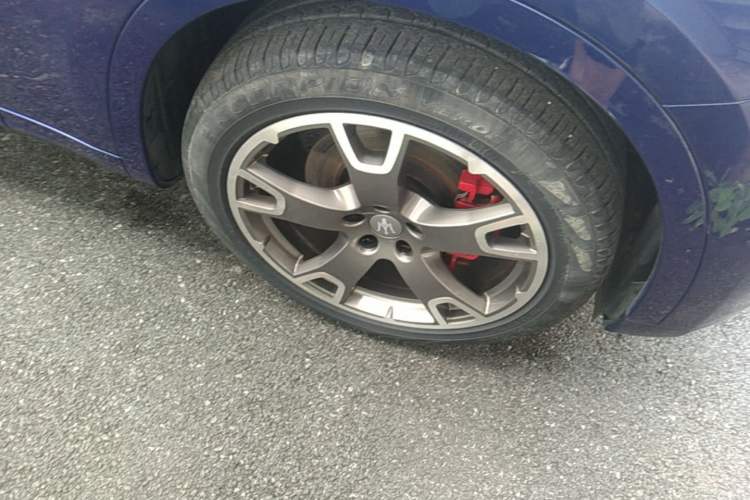 Used Maserati Levante 2016 3.0T Standard Edition Right Front Wheel Hub