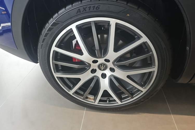Used Maserati Levante 2016 3.0T Standard Edition Right Rear Wheel Hub