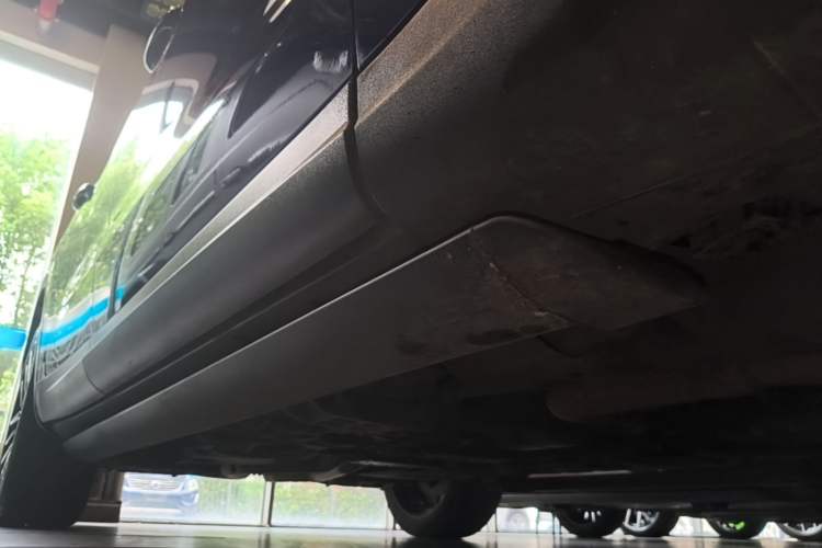 Used Maserati Levante 2016 3.0T Standard Edition Right Side Sill