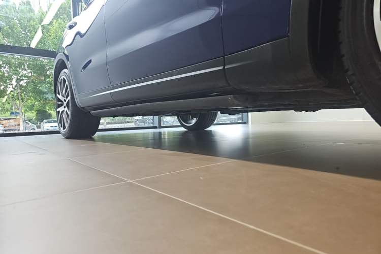 Used Maserati Levante 2016 3.0T Standard Edition Right Side Sill