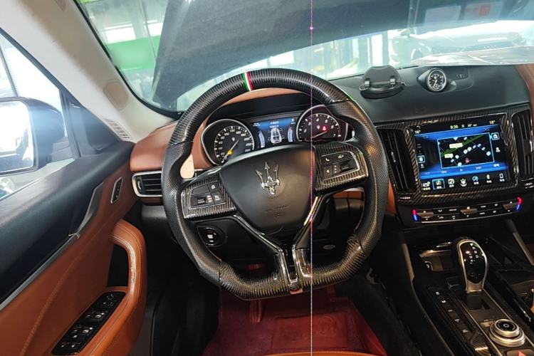 Used Maserati Levante 2016 3.0T Standard Edition Steering Wheel