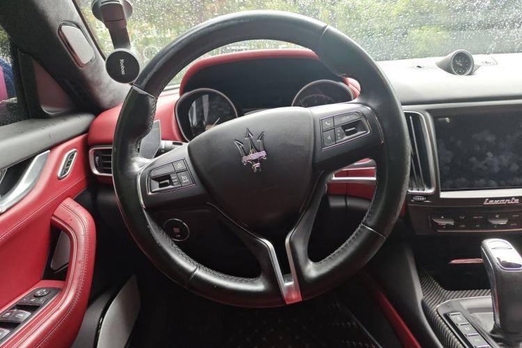 Used Maserati Levante 2016 3.0T Standard Edition Steering Wheel