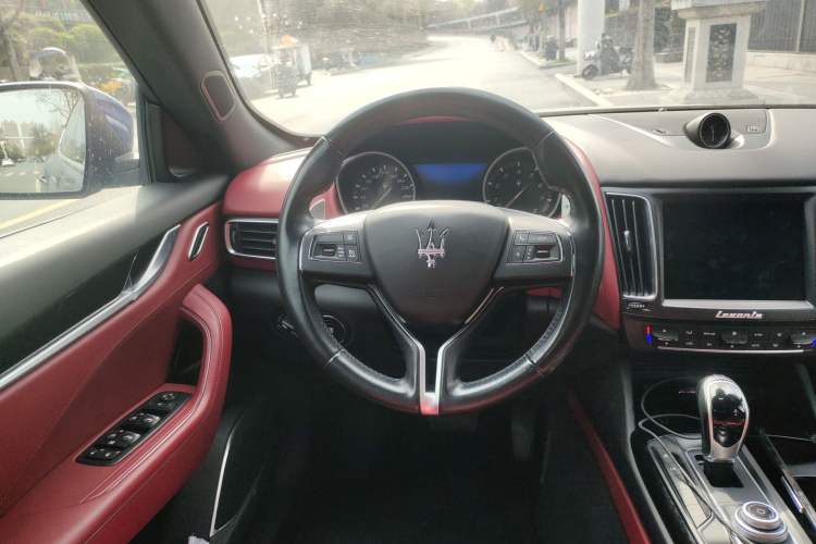Used Maserati Levante 2016 3.0T Standard Edition Steering Wheel