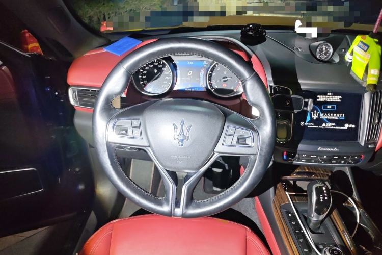 Used Maserati Levante 2016 3.0T Standard Edition Steering Wheel