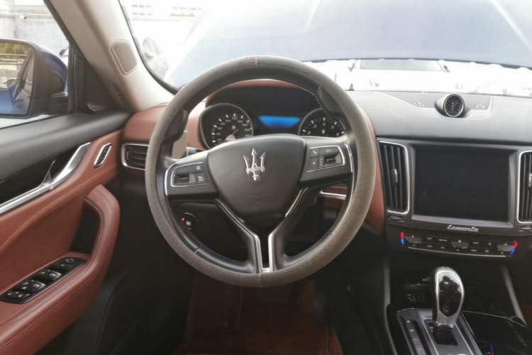 Used Maserati Levante 2016 3.0T Standard Edition Steering Wheel