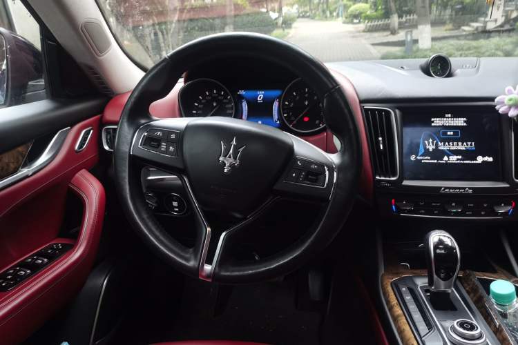 Used Maserati Levante 2016 3.0T Standard Edition Steering Wheel