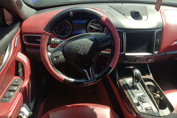 Used Maserati Levante 2016 3.0T Standard Edition Steering Wheel