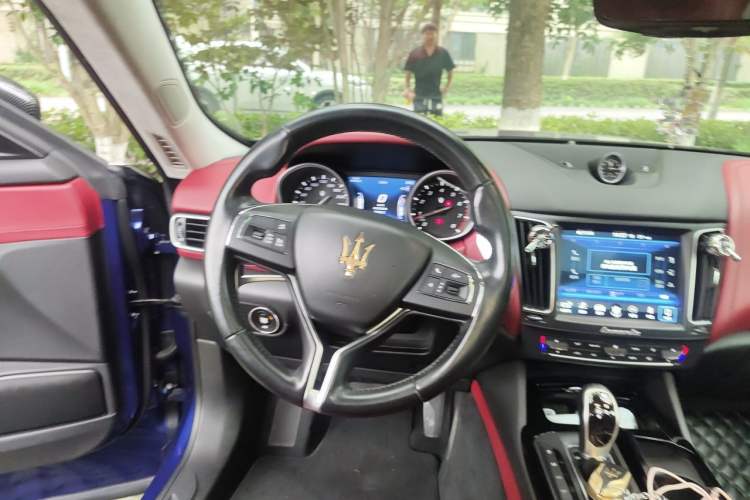 Used Maserati Levante 2016 3.0T Standard Edition Steering Wheel