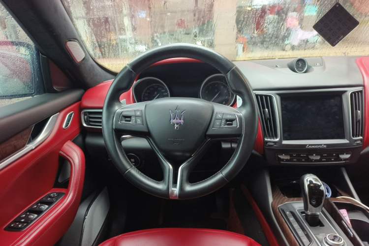 Used Maserati Levante 2016 3.0T Standard Edition Steering Wheel