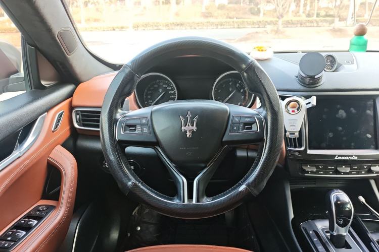 Used Maserati Levante 2016 3.0T Standard Edition Steering Wheel