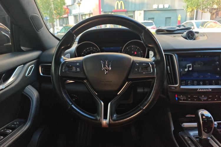 Used Maserati Levante 2016 3.0T Standard Edition Steering Wheel