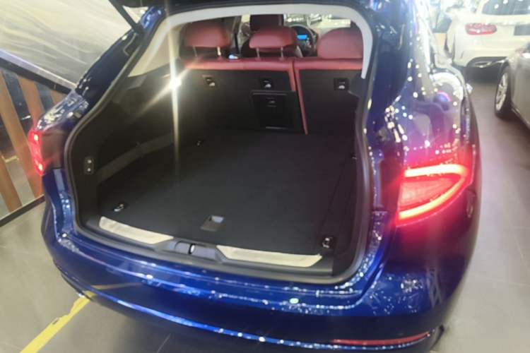 Used Maserati Levante 2016 3.0T Standard Edition Trunk