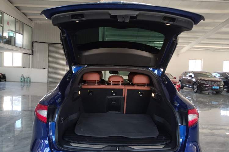Used Maserati Levante 2016 3.0T Standard Edition Trunk