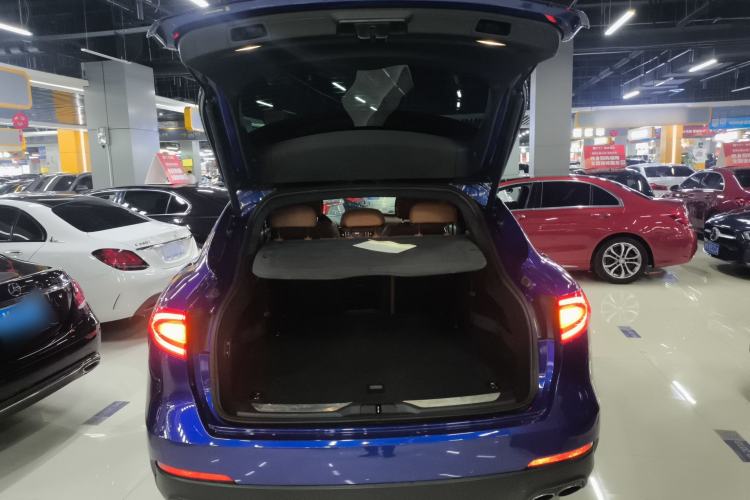 Used Maserati Levante 2016 3.0T Standard Edition Trunk