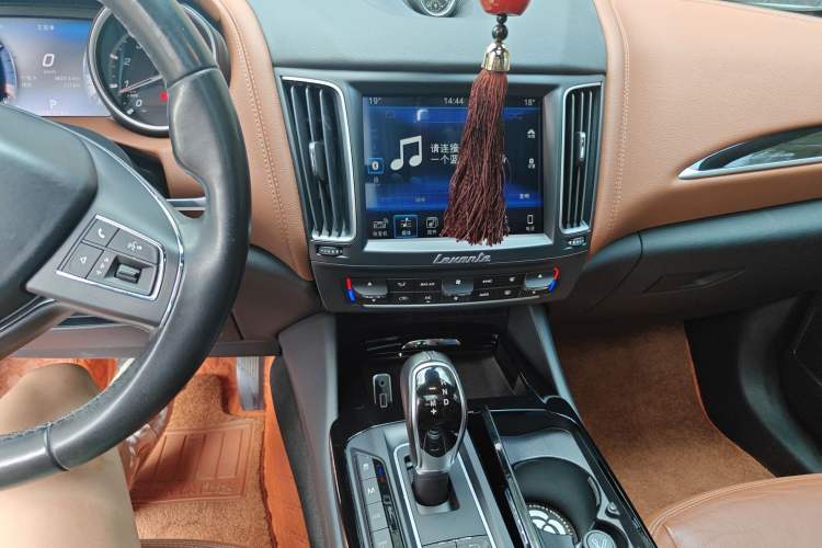 Used Maserati Levante 2016 3.0T Standard Edition Audio And AC Panel