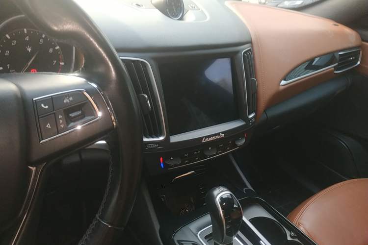 Used Maserati Levante 2016 3.0T Standard Edition Audio And AC Panel
