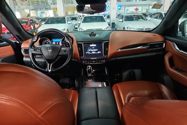 Used Maserati Levante 2016 3.0T Standard Edition Center Console