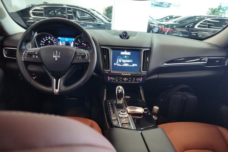 Used Maserati Levante 2016 3.0T Standard Edition Center Console