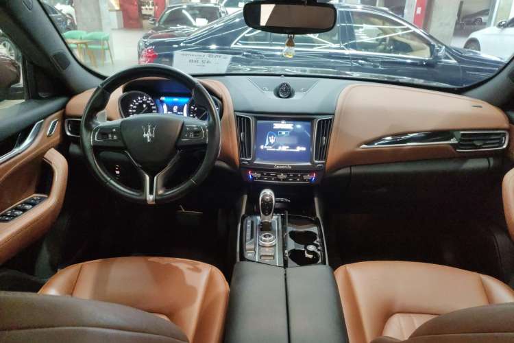 Used Maserati Levante 2016 3.0T Standard Edition Center Console