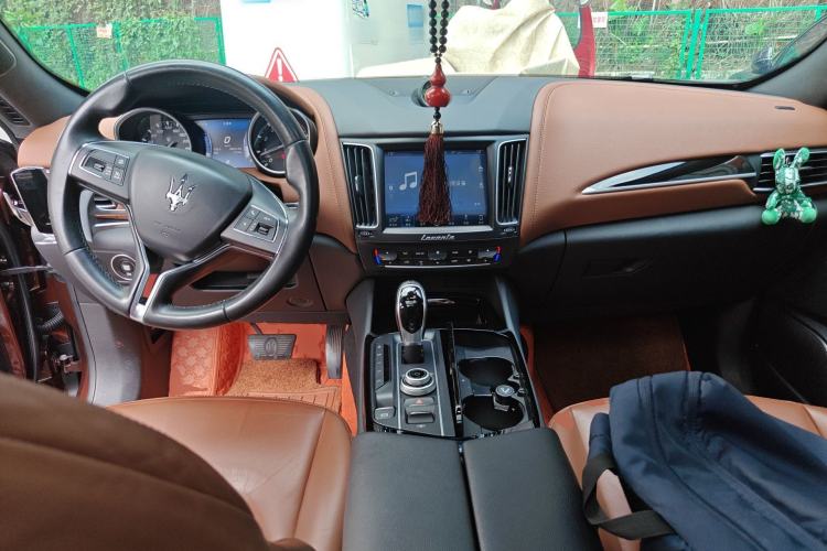 Used Maserati Levante 2016 3.0T Standard Edition Center Console