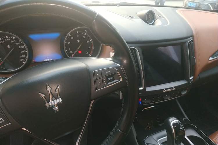 Used Maserati Levante 2016 3.0T Standard Edition Center Console