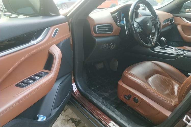 Used Maserati Levante 2016 3.0T Standard Edition Driver Seat