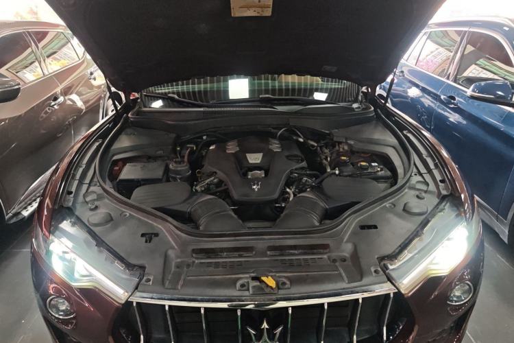 Used Maserati Levante 2016 3.0T Standard Edition Engine Bay
