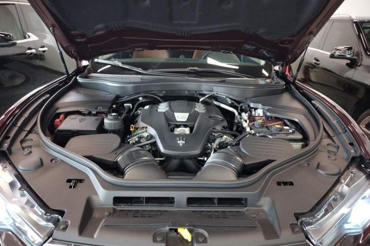 Used Maserati Levante 2016 3.0T Standard Edition Engine Bay