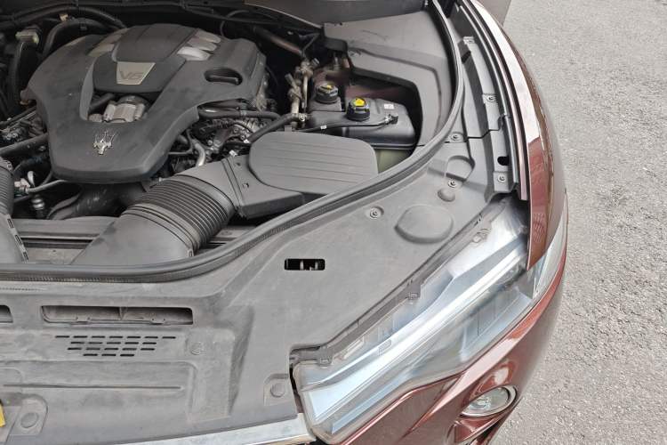 Used Maserati Levante 2016 3.0T Standard Edition Engine Bay Left