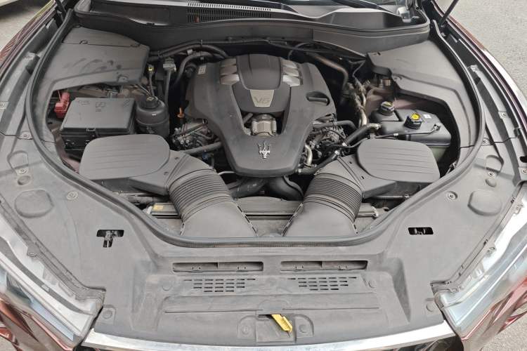 Used Maserati Levante 2016 3.0T Standard Edition Engine Bay